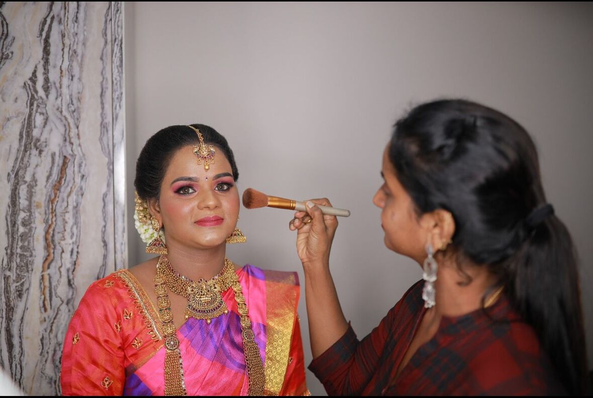 Fame11 Ladies Salon for eyebrow look